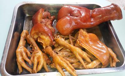 卤菜技术培训哪家好？蜀味缘卤菜培训掌握卤鸡腿鸭脖等制作技巧