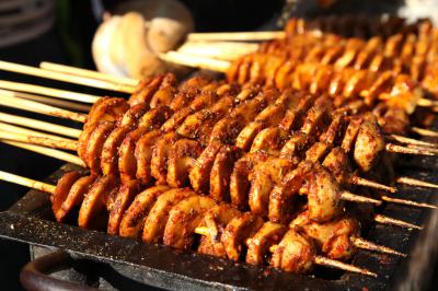 烤面筋技术培训班多少钱？【蜀味缘培训】2025年学费全解析