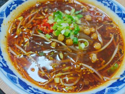 酸辣粉技术培训学校哪家好？蜀味缘餐饮小吃培训学校深度解析