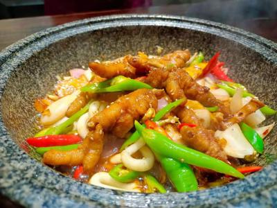 干锅糯香鸭掌技术培训班哪里学好？蜀味缘培训学校专业解析