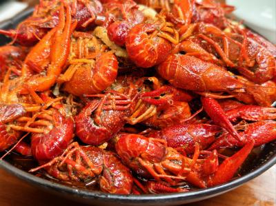 麻辣小龙虾技术培训班多少钱？蜀味缘小吃培训学校价格实惠合理