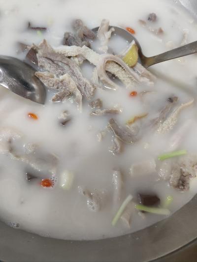 羊肉汤技术培训班多少钱？蜀味缘餐饮培训学校详解