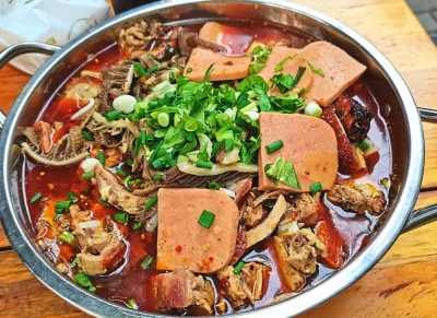 成都冒烤鸭培训学校地址在哪里？蜀味缘小吃培训班比较好！