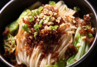 担担面技术培训学校哪家靠谱？蜀味缘餐饮培训班一对一培训