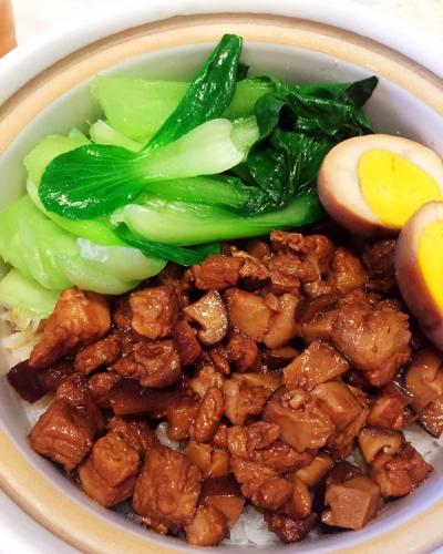 正宗卤肉饭技术培训班多少钱？成都蜀味缘餐饮培训学校优势解析